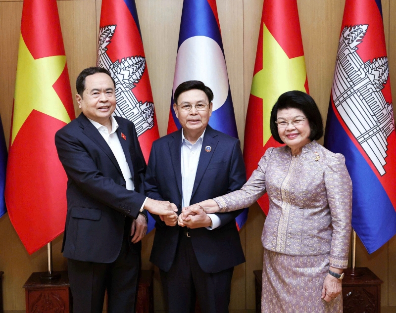 Top legislators of Vietnam, Laos, and Cambodia meet in Vientiane