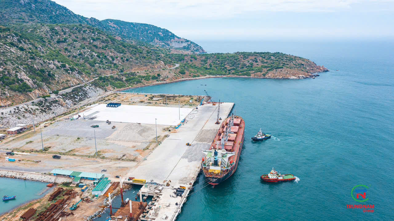 Cảng biển Cà Ná, nơi sẽ hình thành KCN Cà Ná quy mô 827 ha. Ảnh: Trung tâm XTĐTTMDL tỉnh Ninh Thuận.