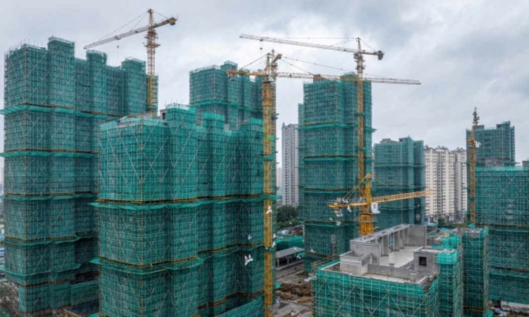 Cuộc khủng hoảng bất động sản vẫn tiếp tục đè nặng tâm lý của các hộ gia đình Trung Quốc - Ảnh: Getty Images
