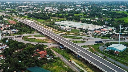 Two sections of Ben Luc - Long Thanh expressway expected to open to traffic in November