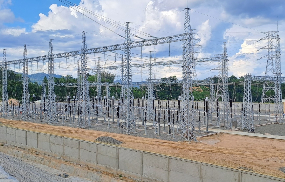 Trạm cắt 220 kV Đăk Ooc phục vụ nhập khẩu điện từ Lào về Việt Nam.