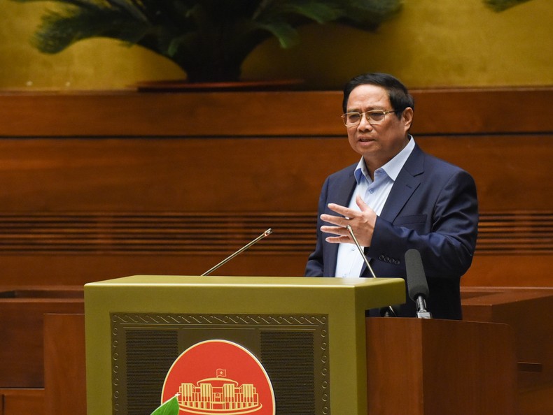 Đồng ch&iacute; Phạm Minh Ch&iacute;nh, Ủy vi&ecirc;n Bộ Ch&iacute;nh trị, Thủ tướng Ch&iacute;nh phủ truyền đạt chuy&ecirc;n đề tại hội nghị.