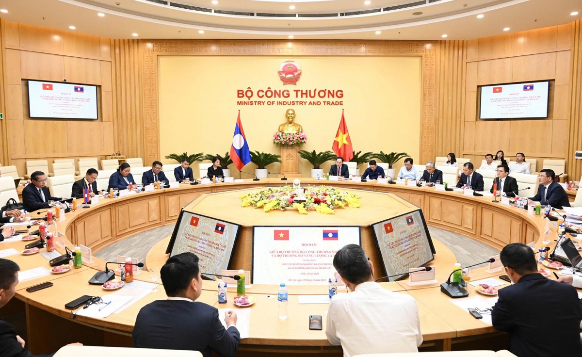 Cuộc hội đàm giữa Bộ trưởng Bộ Công Thương Nguyễn Hồng Diên và Bộ trưởng Năng lượng và Mỏ Lào Phosay Sayasone.