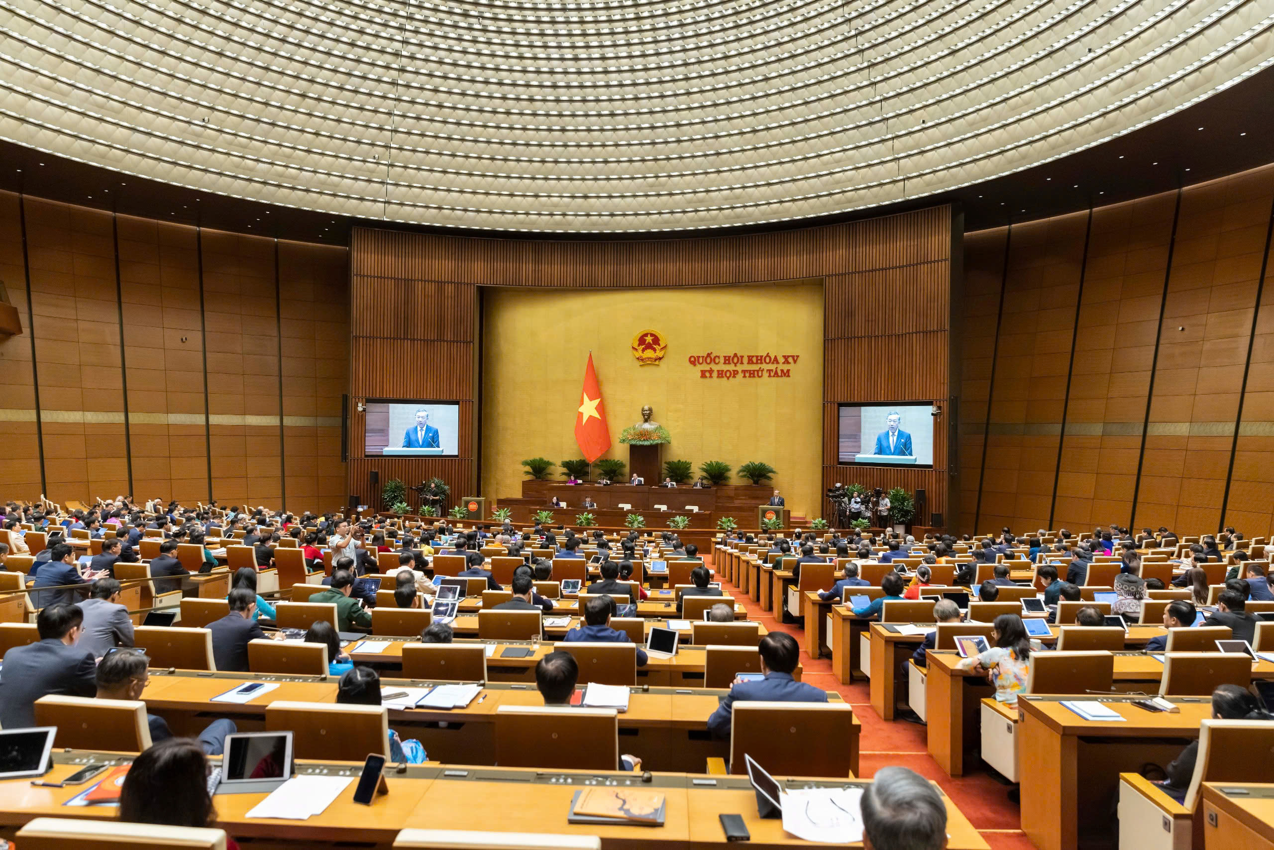 To&agrave;n cảnh phi&ecirc;n khai mạc Kỳ họp.