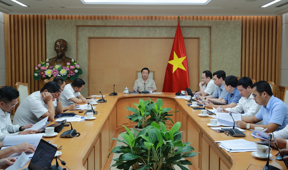 Ph&oacute; Thủ tướng Trần Hồng H&agrave; chủ tr&igrave; cuộc họp r&agrave; so&aacute;t, ho&agrave;n thiện dự thảo Nghị định quy định về cơ chế, ch&iacute;nh s&aacute;ch khuyến kh&iacute;ch ph&aacute;t triển điện mặt trời m&aacute;i nh&agrave; tự sản, tự ti&ecirc;u.