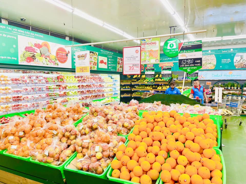 Các đơn vị bán lẻ khác như MM Mega Market, Lotte Mart... cho biết với sự cam kết từ nhà cung cấp, nguồn hàng dịp cuối năm sẽ không thiếu.