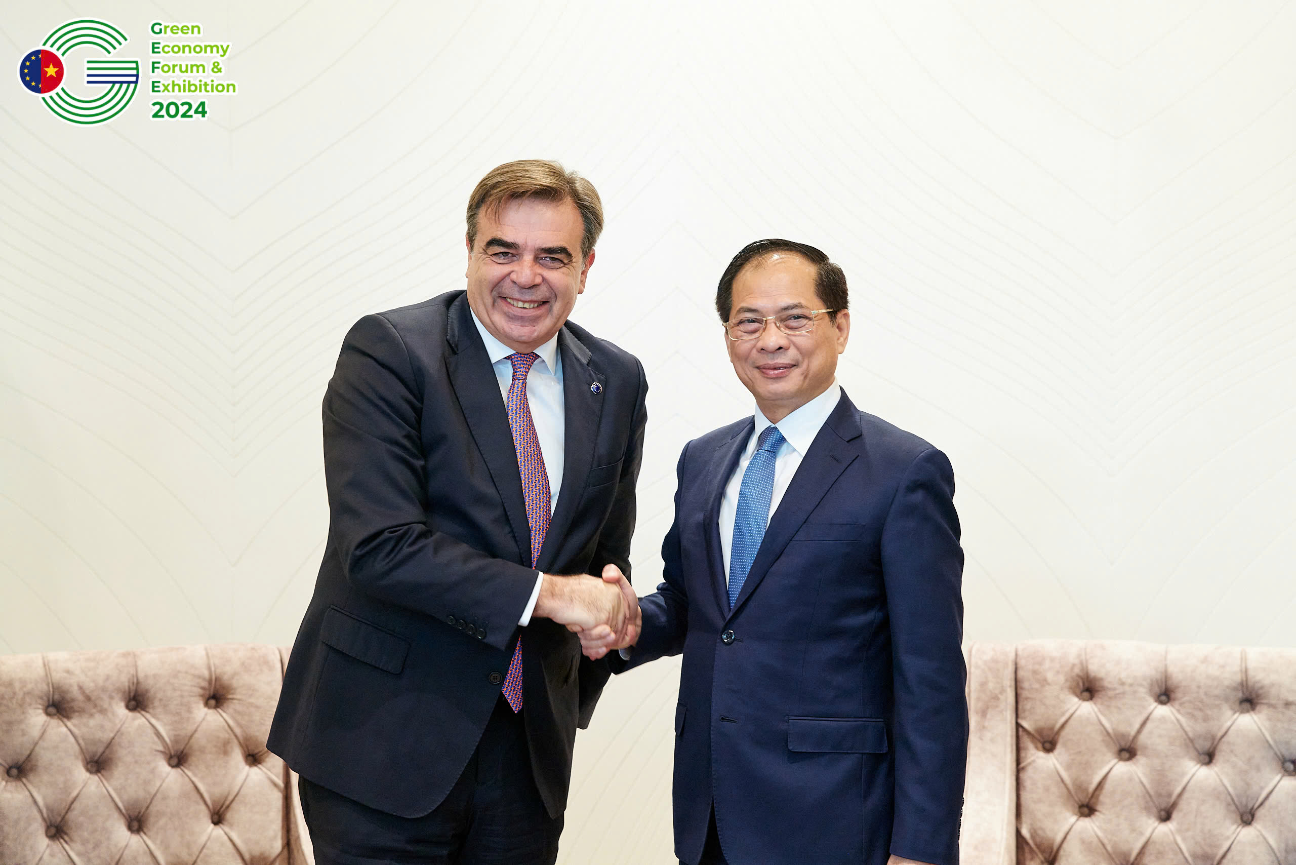 Mr. Margaritis Schinas, Vice President of the European Commission and Deputy Prime Minister Bui Thanh Son