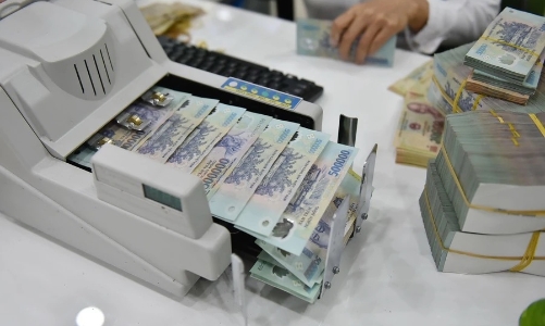 Ngân hàng Nhà nước bơm ròng gần 24.000 tỷ đồng, tỷ giá neo cao