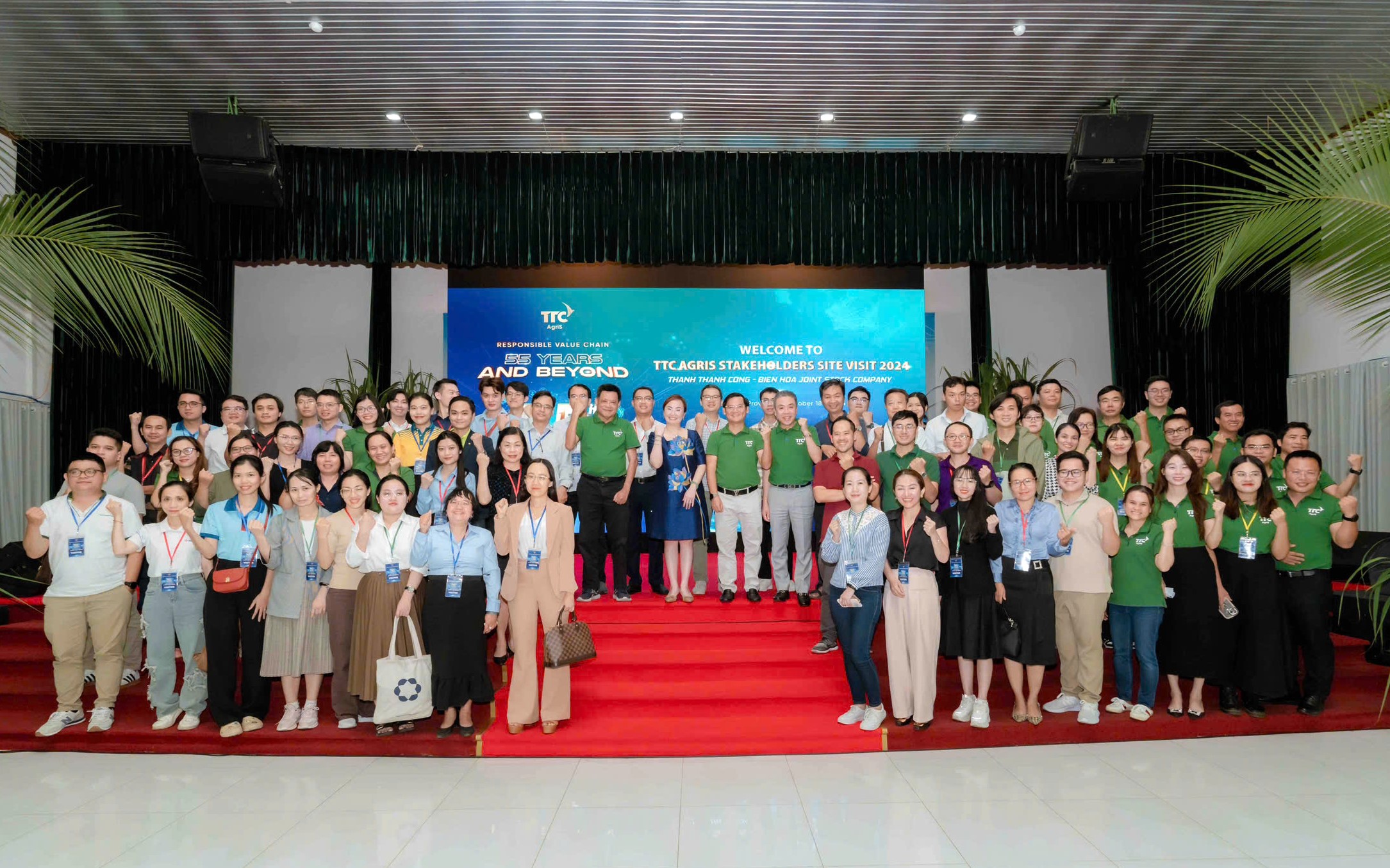 Chủ tịch TTC AgriS Đặng Huỳnh Ức My và các đối tác đầu tư tại chương trình TTC AgriS Stakeholders Site Visit 2024.