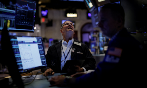 Chứng khoán Mỹ giảm liền 2 phiên, giá dầu giữ đà tăng