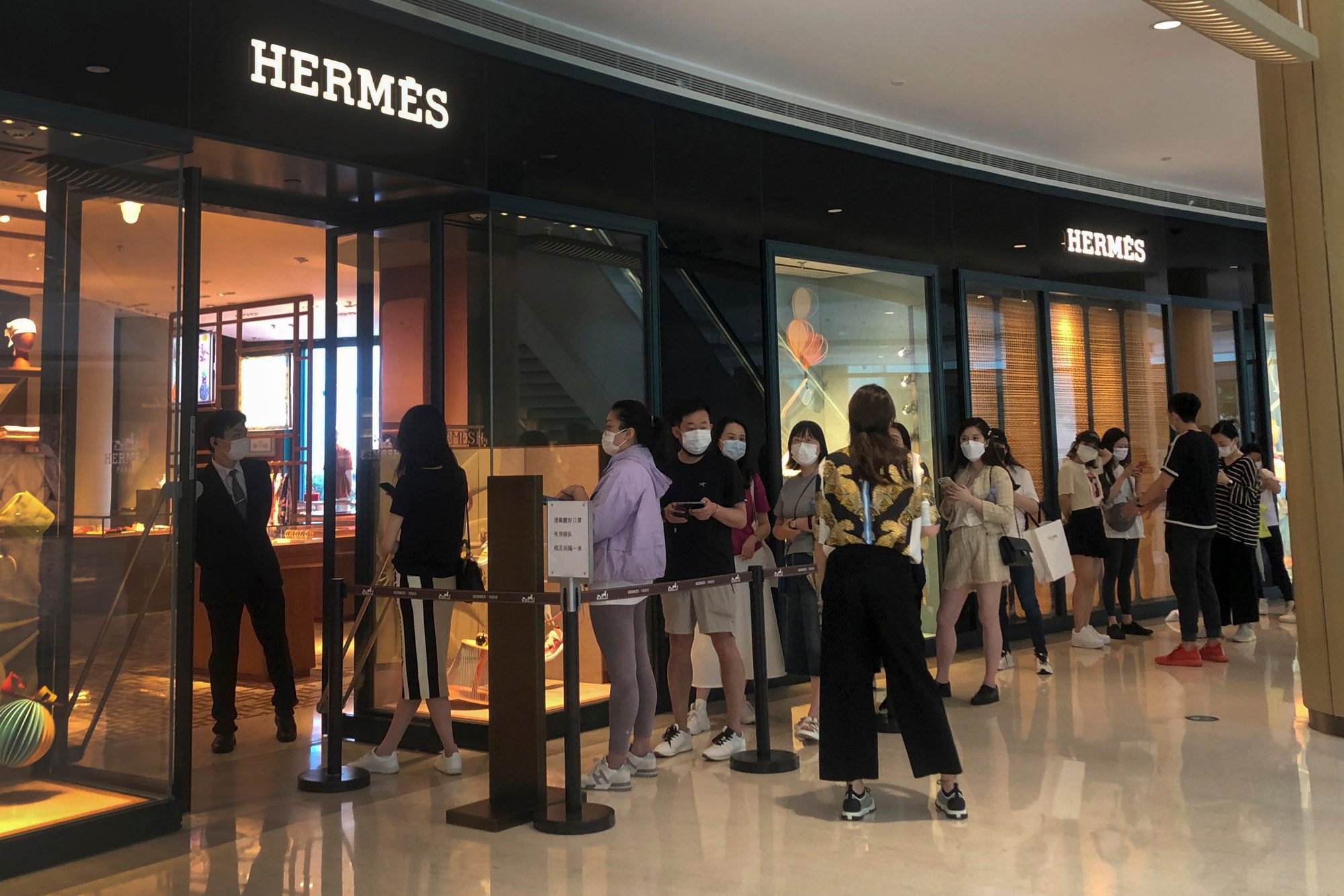 Hermès vẫn giữ ổn định doanh số.