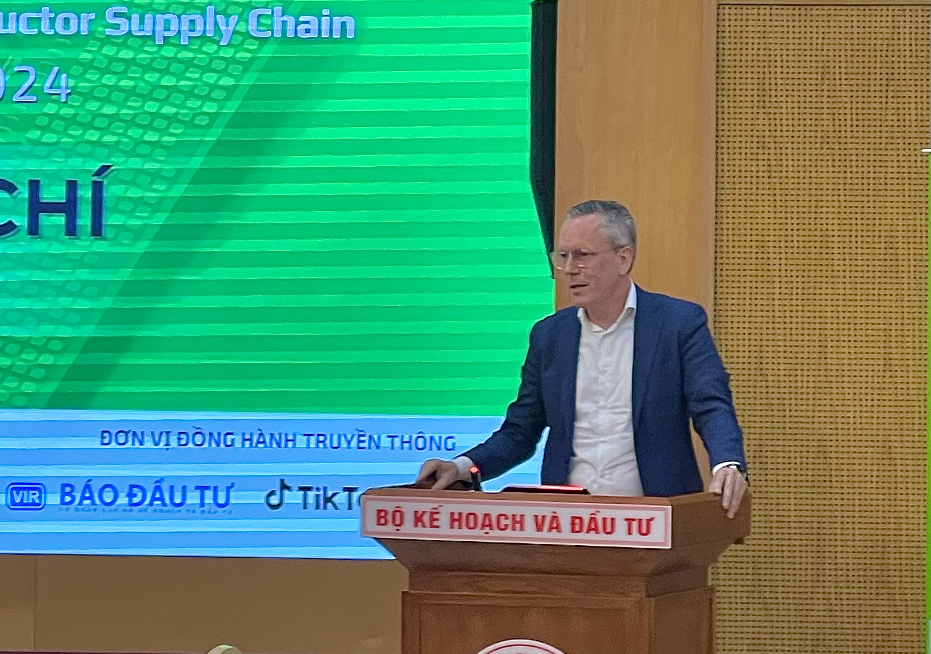 Ông Christoph Prommersberger, Phó Trưởng Phái đoàn, Đại sứ quán Vương quốc Hà Lan tại Việt Nam tại buổi họp báo.