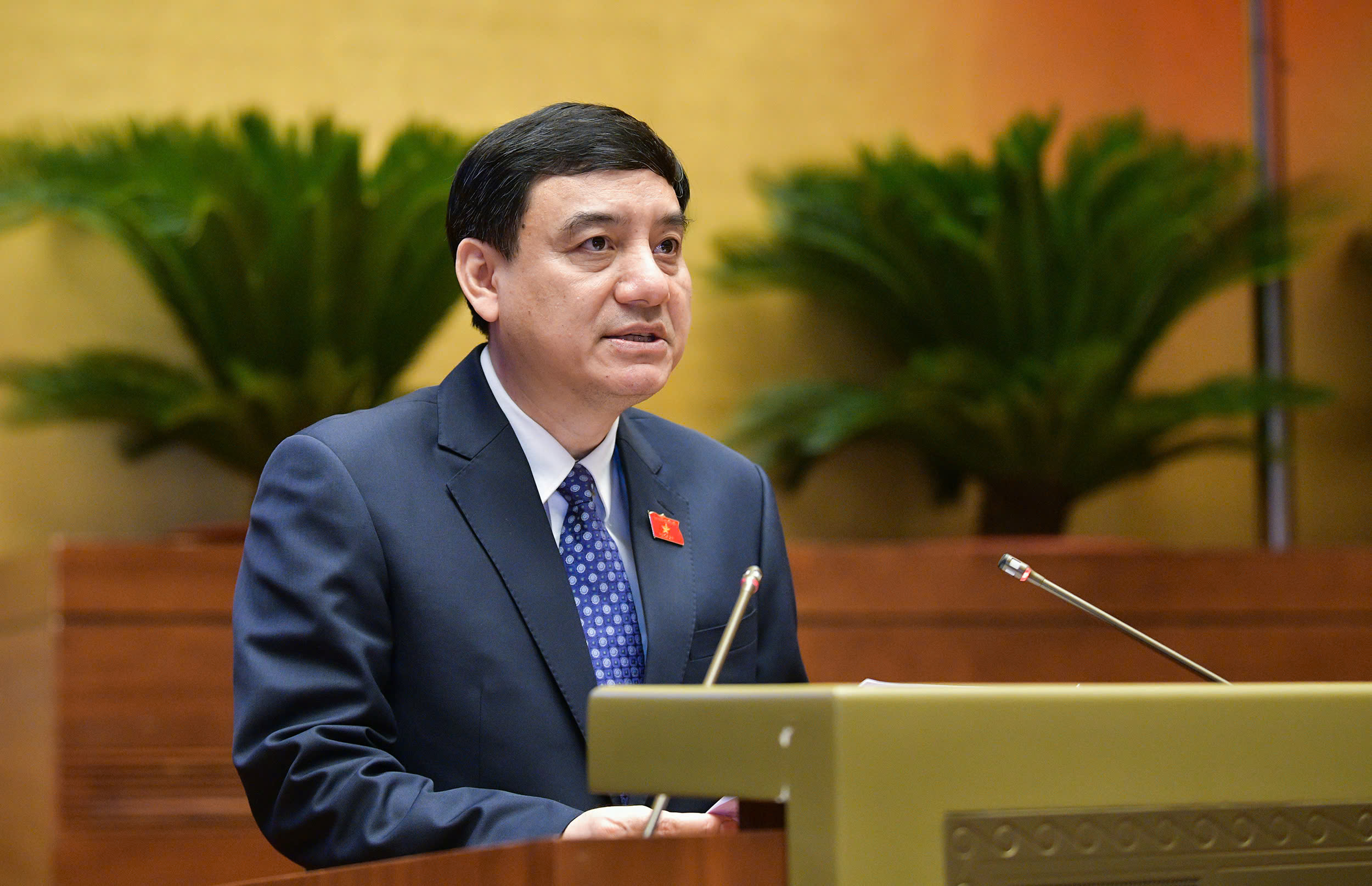 Chủ nhiệm Ủy ban Văn hóa, Giáo dục Nguyễn Đắc Vinh báo cáo giải trình dự thảo Luật Di sản văn hóa (sửa đổi), chiều 23/10. Ảnh: Quochoi.vn.