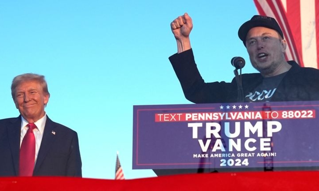 Tỷ phú Elon Musk tham gia một sự kiện trong chiến dịch tranh cử của cựu Tổng thống Donald Trump ở thành phố Butler, bang Pennsylvania - Ảnh: AP