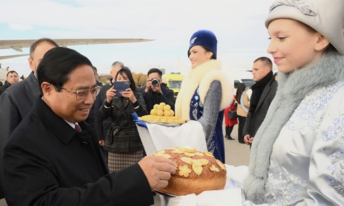 Thủ tướng Phạm Minh Chính tới Nga, bắt đầu chuyến công tác dự Hội nghị BRICS mở rộng