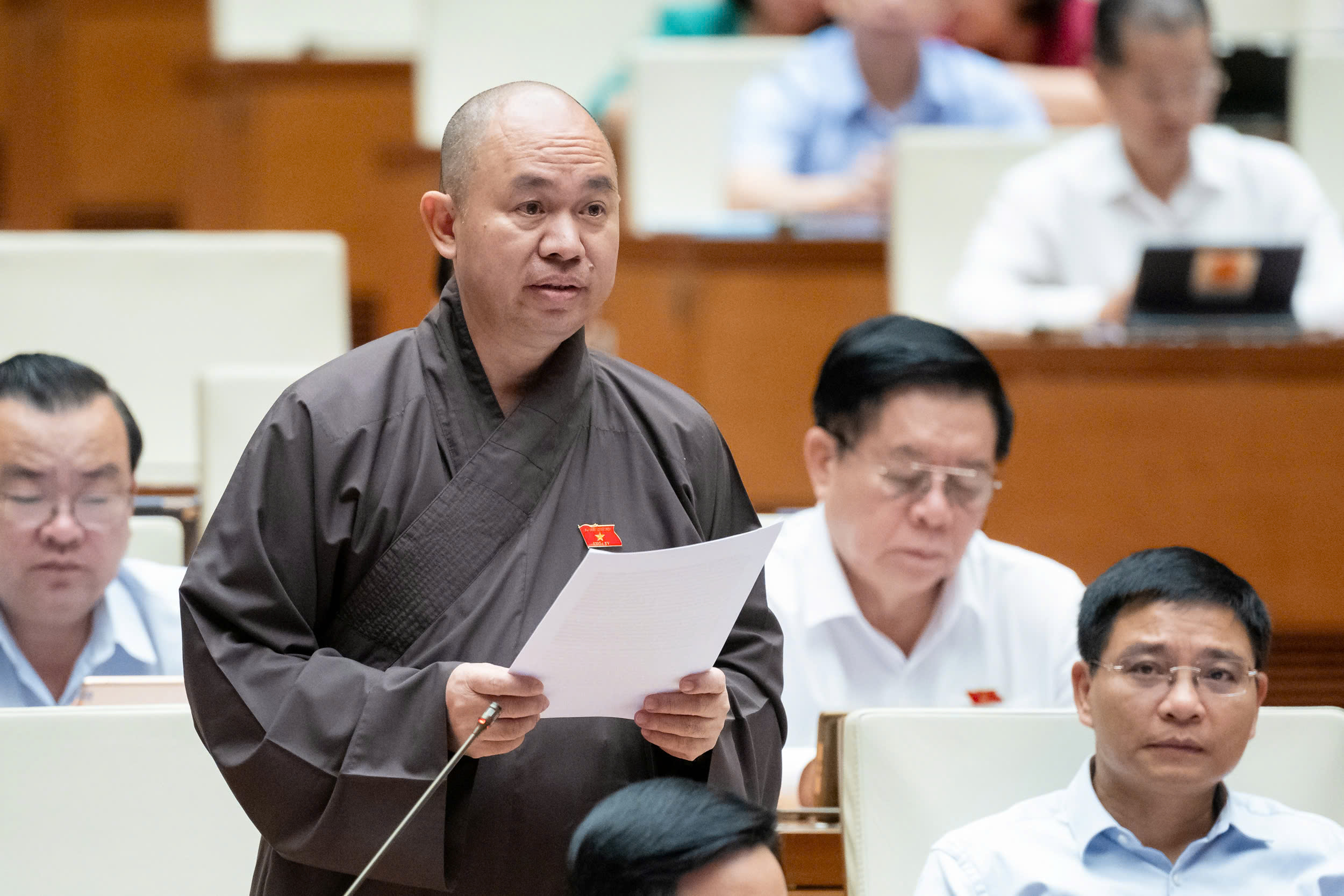 Đại biểu Th&iacute;ch Đức Thiện, Đo&agrave;n tỉnh Điện Bi&ecirc;n. Ảnh: Quochoi.vn.