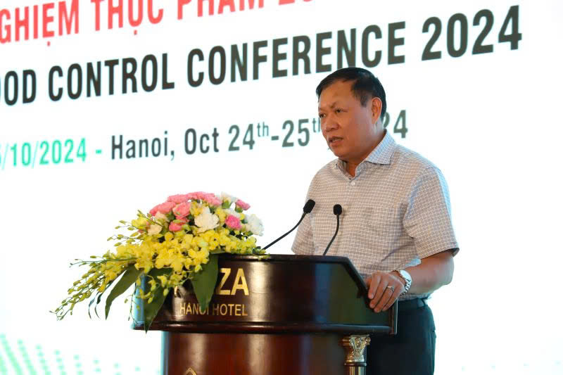 Thứ trưởng Bộ Y tế Đỗ Xuân Tuyên phát biểu tại hội nghị. Ảnh: Hà Quyên.