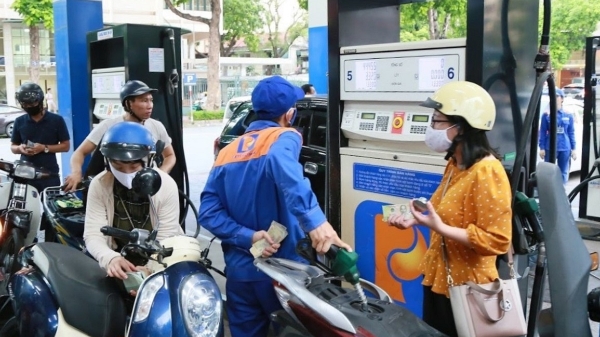 Giá xăng dầu tiếp tục giảm