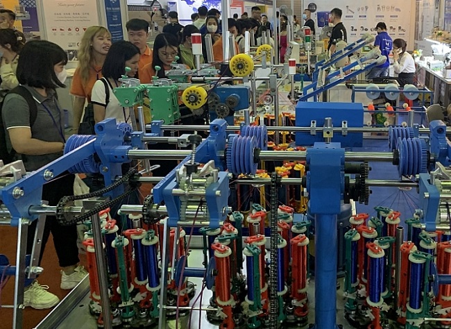 Xuất khẩu máy móc thiết bị từ Việt Nam sang Singapore tăng mạnh.