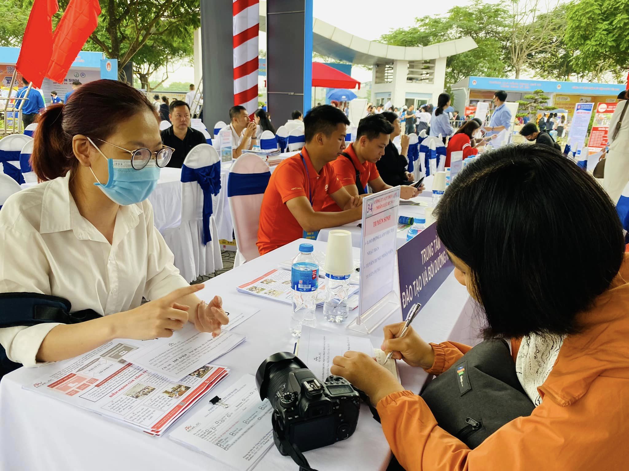 Doanh nghiệp tuyển dụng lao động. Ảnh: N.Dương.
