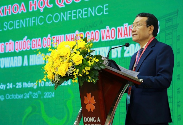 PGS.TS. Nguyễn Hồng Sơn, Ph&oacute; trưởng Ban Kinh tế Trung ương, ph&aacute;t biểu đề dẫn tại Phi&ecirc;n thứ 4 s&aacute;ng ng&agrave;y 25/10.