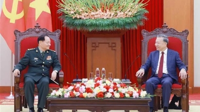 Party General Secretary suggests fostering Vietnam - China defense ties