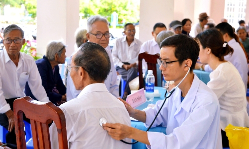 Đề xuất ngân sách hỗ trợ đóng bảo hiểm y tế cho người từ đủ 65 đến dưới 75 tuổi