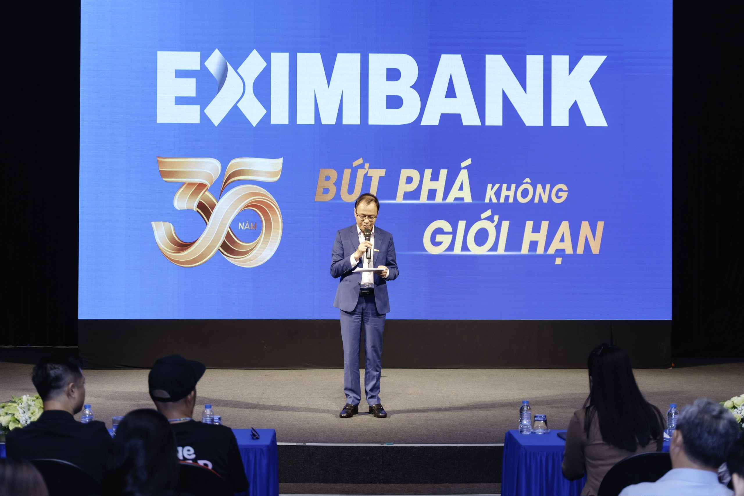 &Ocirc;ng Nguyễn Hồ Ho&agrave;ng Vũ - Ph&oacute; Tổng gi&aacute;m đốc Eximbank - ph&aacute;t biểu tại buổi họp b&aacute;o c&ocirc;ng bố HOZO 2024.