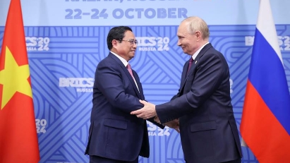PM Chinh meets with Russian President Putin in Kazan