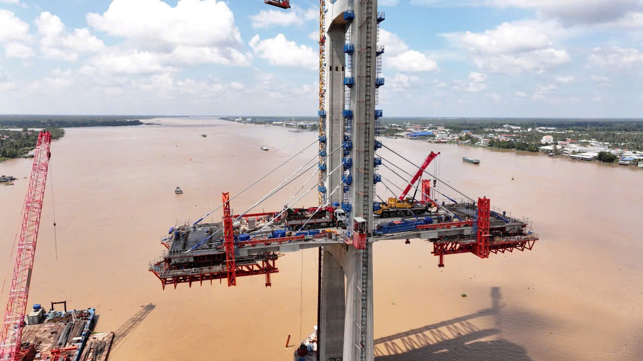 Hai trụ tháp dây văng P19 và P20 dự án cầu Rạch Miễu 2 hiện đã hoàn thành 100% khối lượng, vượt kế hoạch 3 tháng. Ảnh: BQLDA Mỹ Thuận.