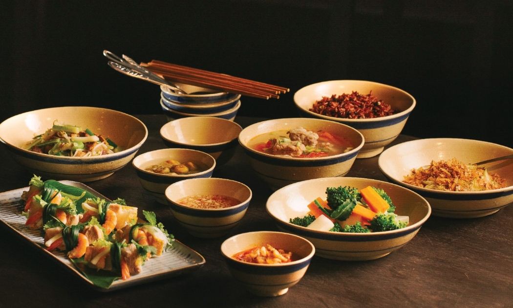 Ảnh: Mâm cơm từ Tầm Vị - Nhà hàng đạt 1 sao Michelin tại Hà Nội, Việt Nam.