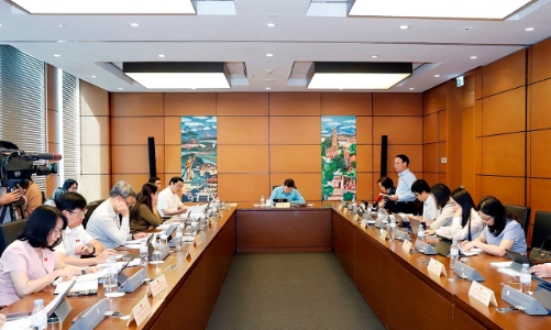 Vướng mắc trong điều chỉnh bảng giá đất do tổ chức thực hiện, không phải do chính sách