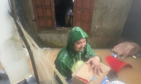 Mưa lũ bủa vây nhiều nơi tại miền Trung