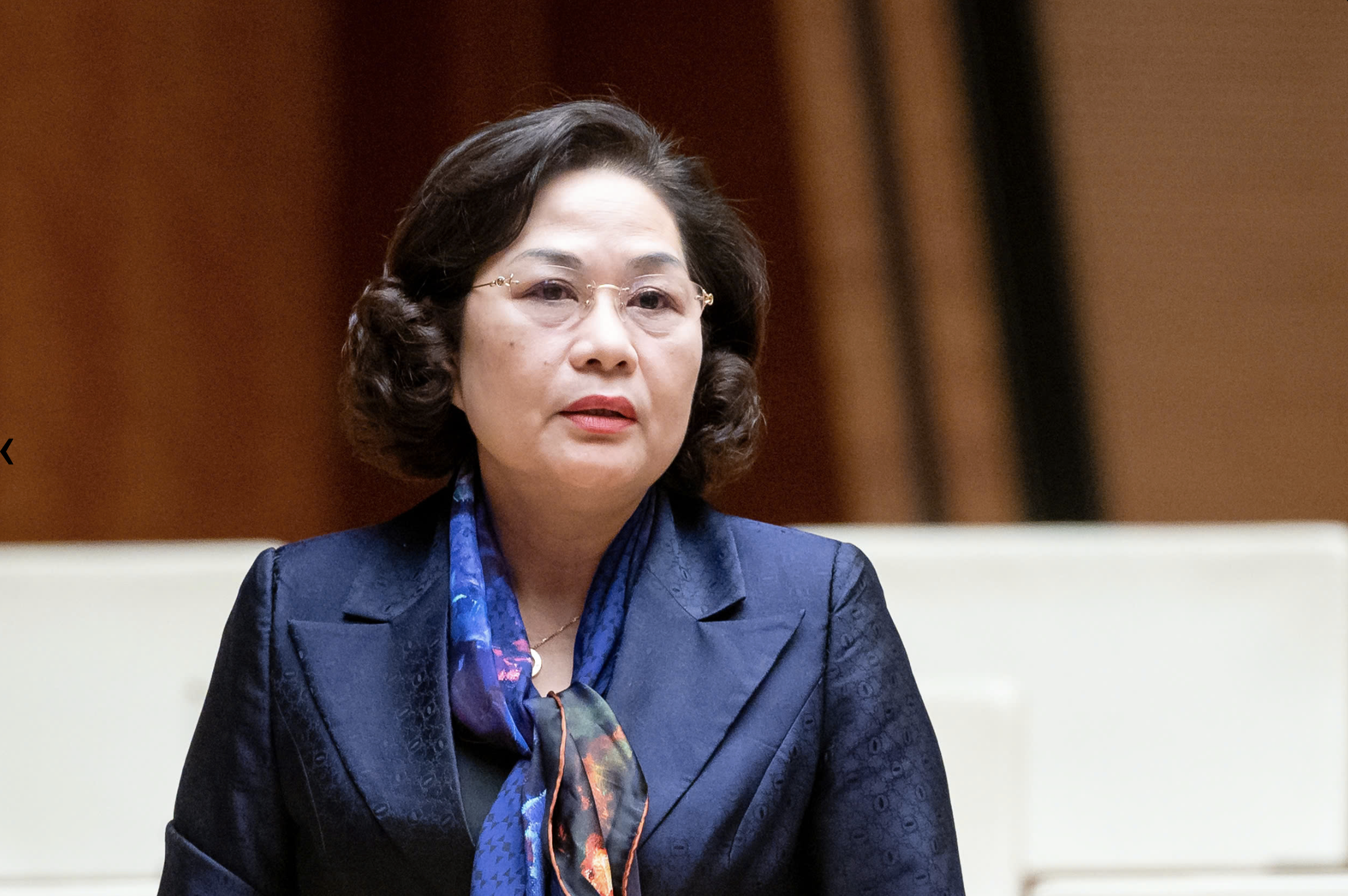 Thống đốc Nguyễn Thị Hồng giải trình trước Quốc hội.