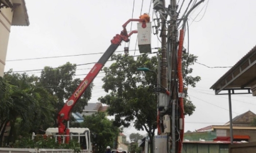 Cấp điện trở lại cho hơn 646.000 khách hàng sau bão số 6