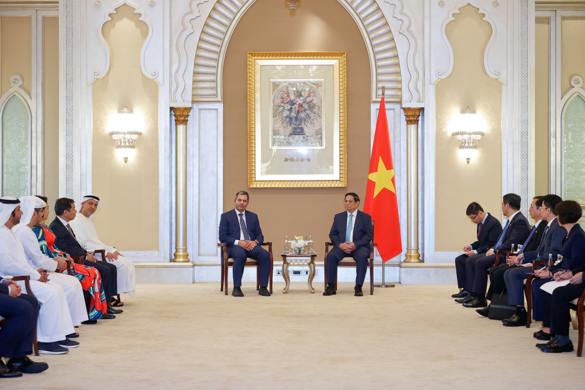 Thủ tướng nêu rõ, Chính phủ Việt Nam luôn tạo mọi điều kiện thuận lợi, phù hợp với quy định của pháp luật để các nhà đầu tư UAE nói chung đầu tư kinh doanh hiệu quả và bền vững tại Việt Nam - Ảnh: VGP
