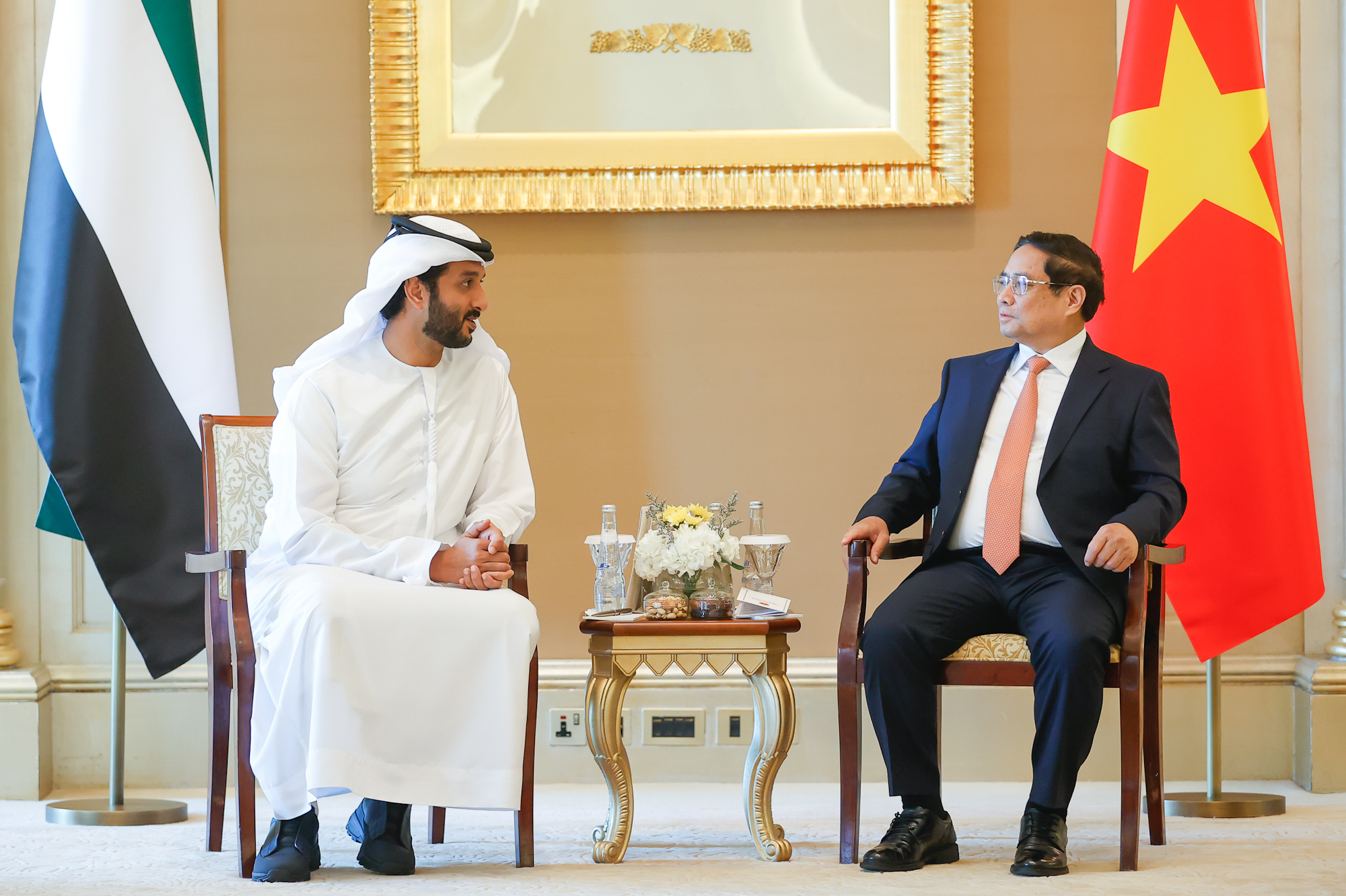 Thủ tướng Phạm Minh Chính tiếp Bộ trưởng Bộ Kinh tế UAE Abdulla bin Touq Al Marri. Ảnh: VGP.