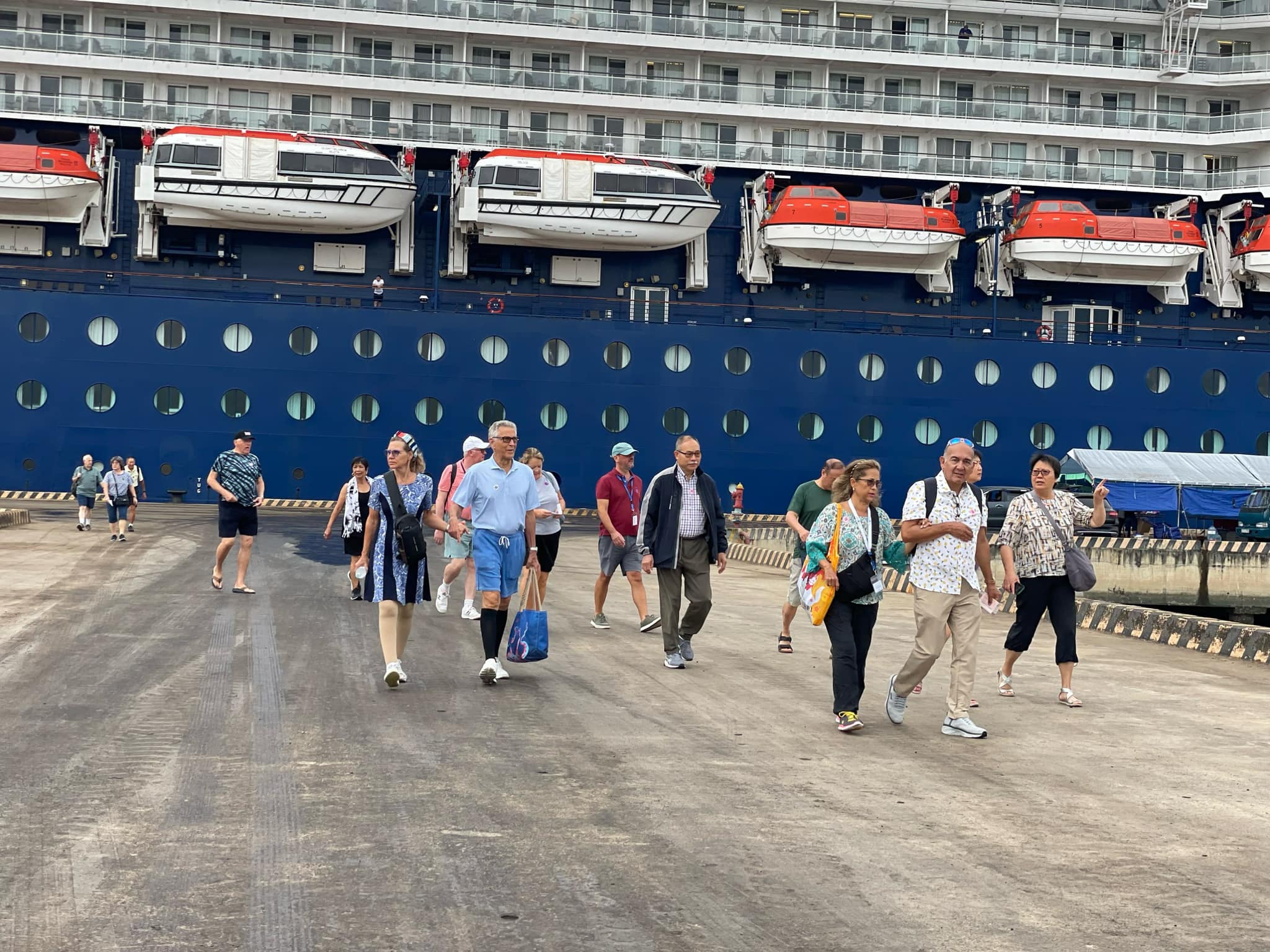 Du thuyền Celebrity Millennium cập cảng Phú Mỹ sau hành trình ghé thăm miền Trung đầy cảm xúc.