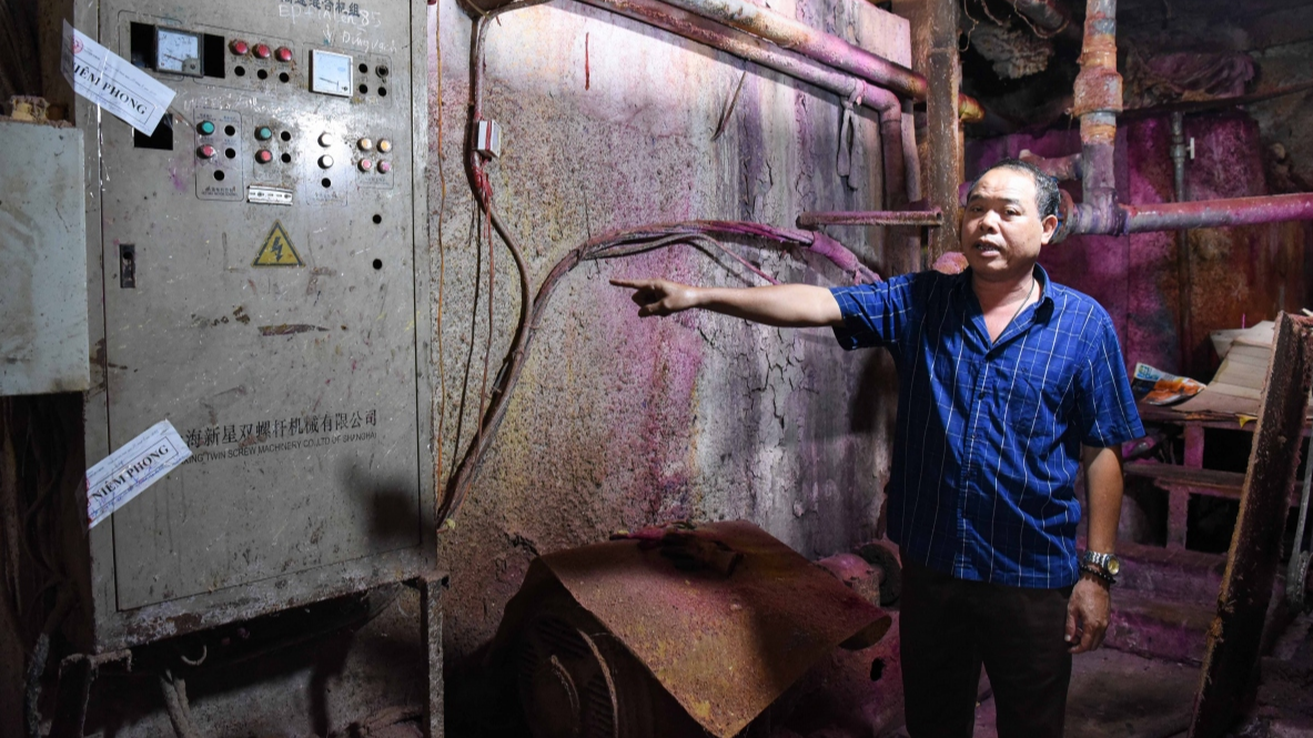 Một cơ sở sản xuất tại làng nghề tái chế giấy Phong Khê, thành phố Bắc Ninh tự nguyện dừng sản xuất 