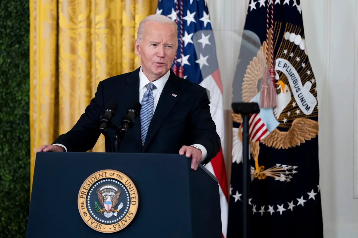 Tổng thống Mỹ Joe Biden phát biểu tại một cuộc họp báo tại Nhà Trắng - Ảnh: Bloomberg