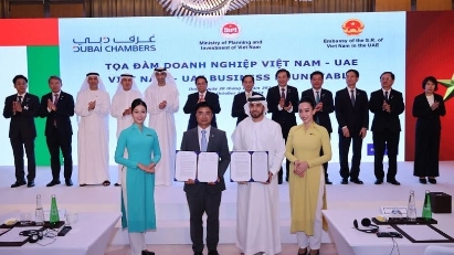 Vietnam Airlines cooperates with Etihad Airways and Emirates