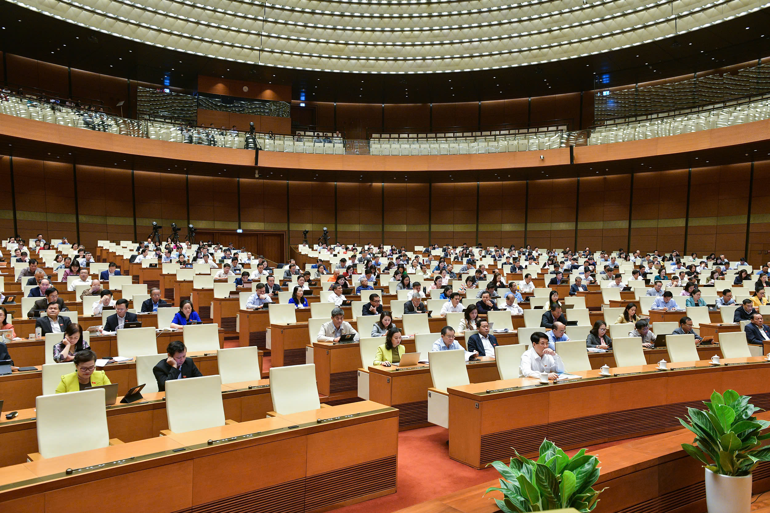 C&aacute;c đại biểu Quốc hội tham dự phi&ecirc;n họp - Ảnh: Quochoi.vn