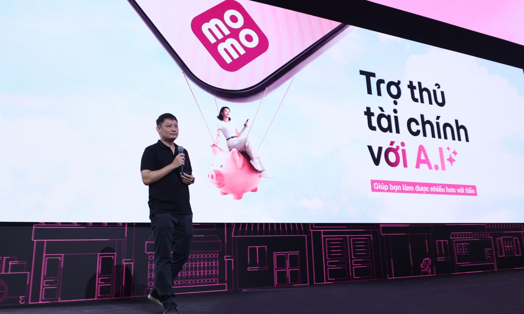 Ông Nguyễn Mạnh Tường, Đồng sáng lập, Phó chủ tịch HĐQT, Tổng giám đốc điều hành MoMo, công bố định vị thương hiệu mới của MoMo.