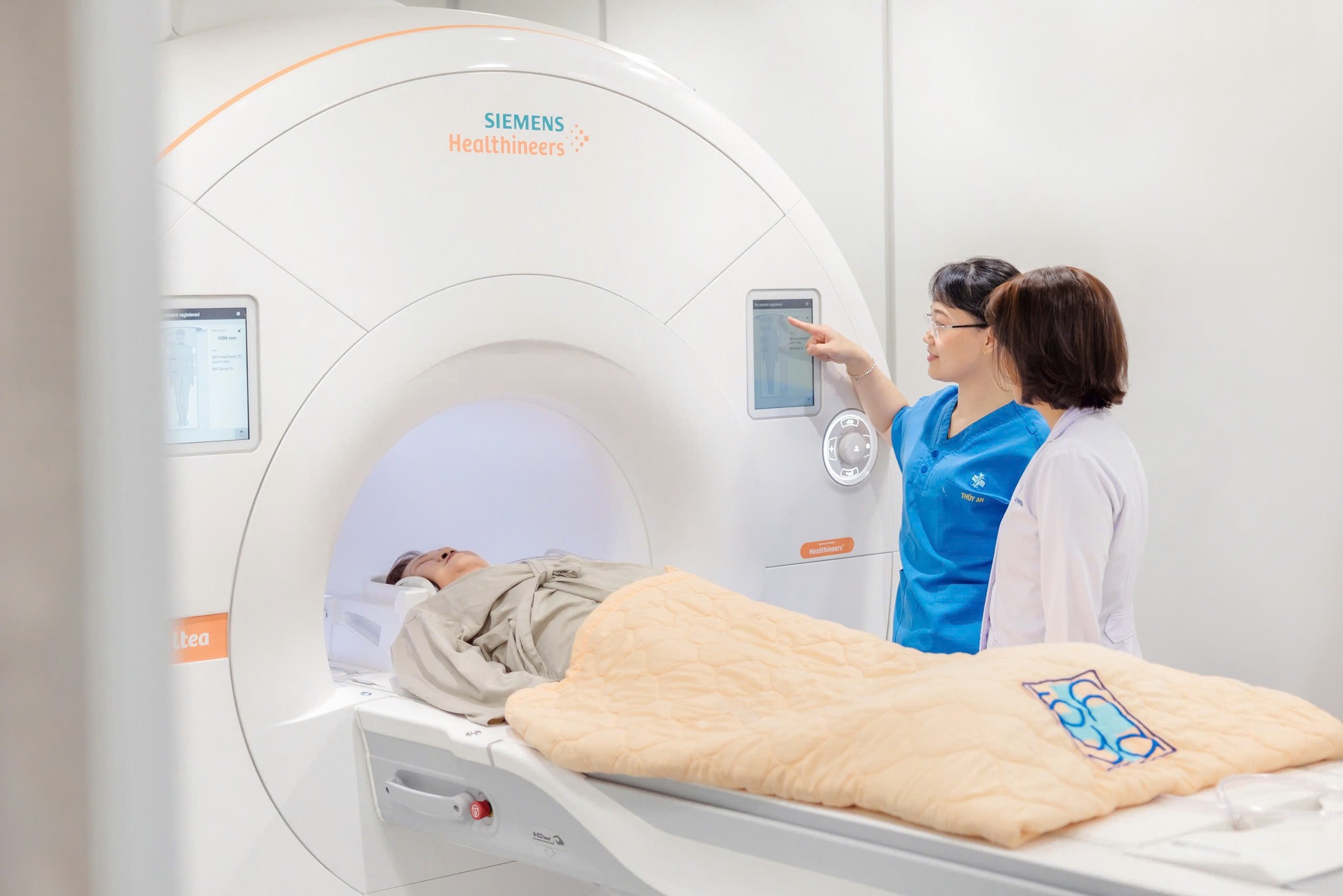 Công tác đấu thầu được gỡ khó tạo điều kiện để bệnh viện mua sắm trang thiết bị cho khám chữa bệnh. Ảnh: Bệnh viện cung cấp.