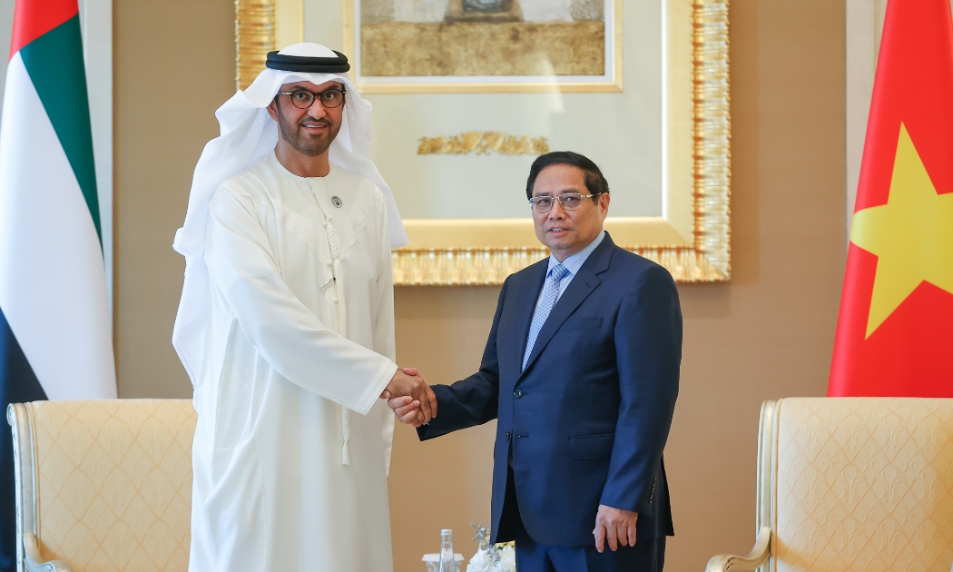 Thủ tướng Phạm Minh Chính và ông Saltan Bin Ahmed Al Jaber, Bộ trưởng Công nghiệp và Công nghệ cao, CEO Tập đoàn ADNOC - Ảnh: VGP