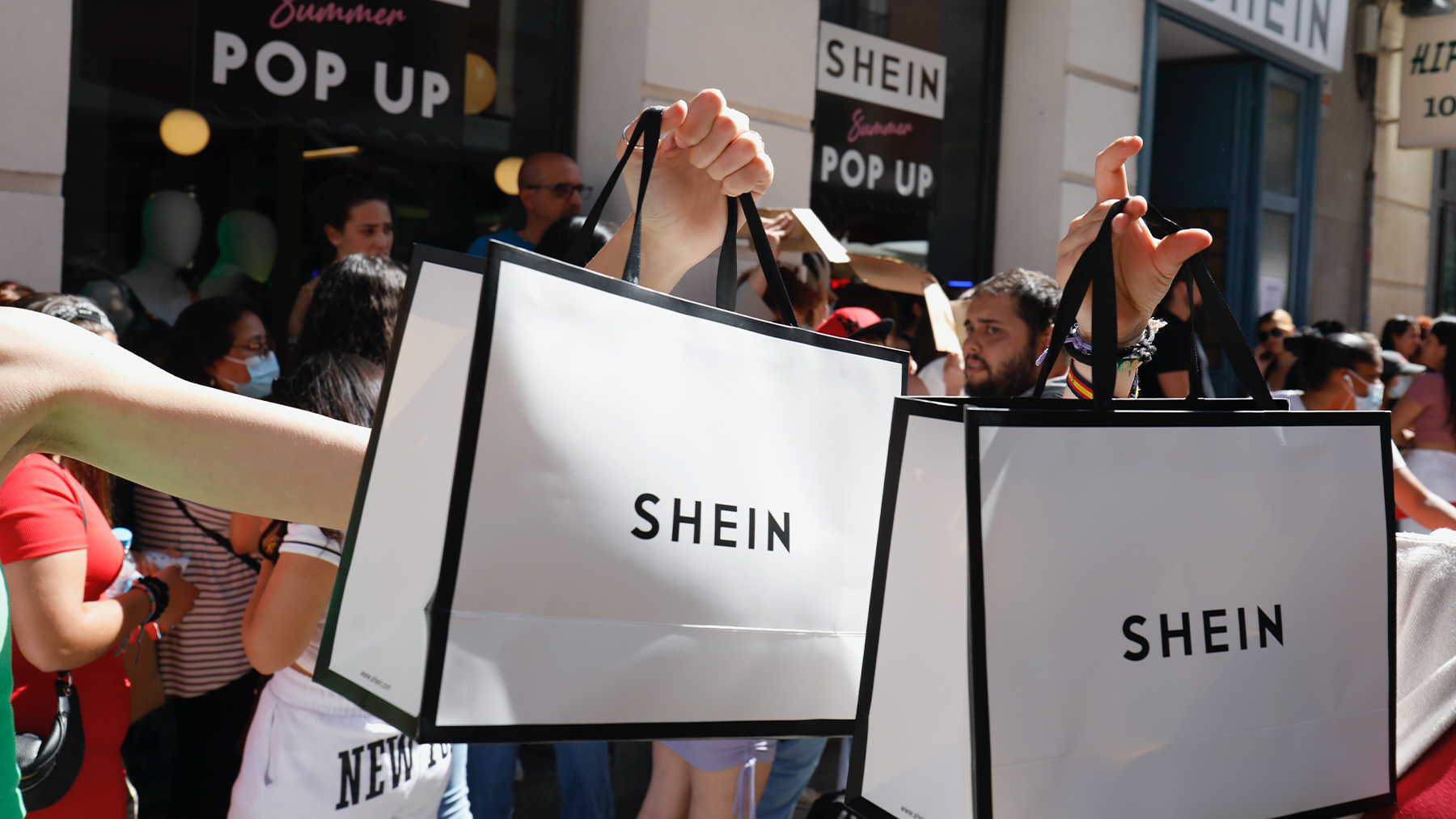 Shein có sẵn 470.000 mẫu trên trang web của hãng, đây là khối lượng sản phẩm khổng lồ so với các thương hiệu thời trang nhanh khác.