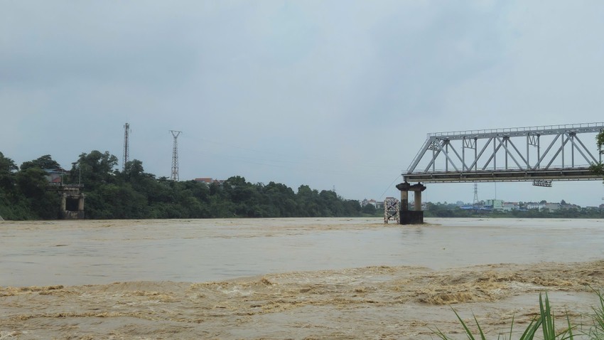 Hiện trường vụ sập cầu Phong Châu hồi tháng 9/2024.