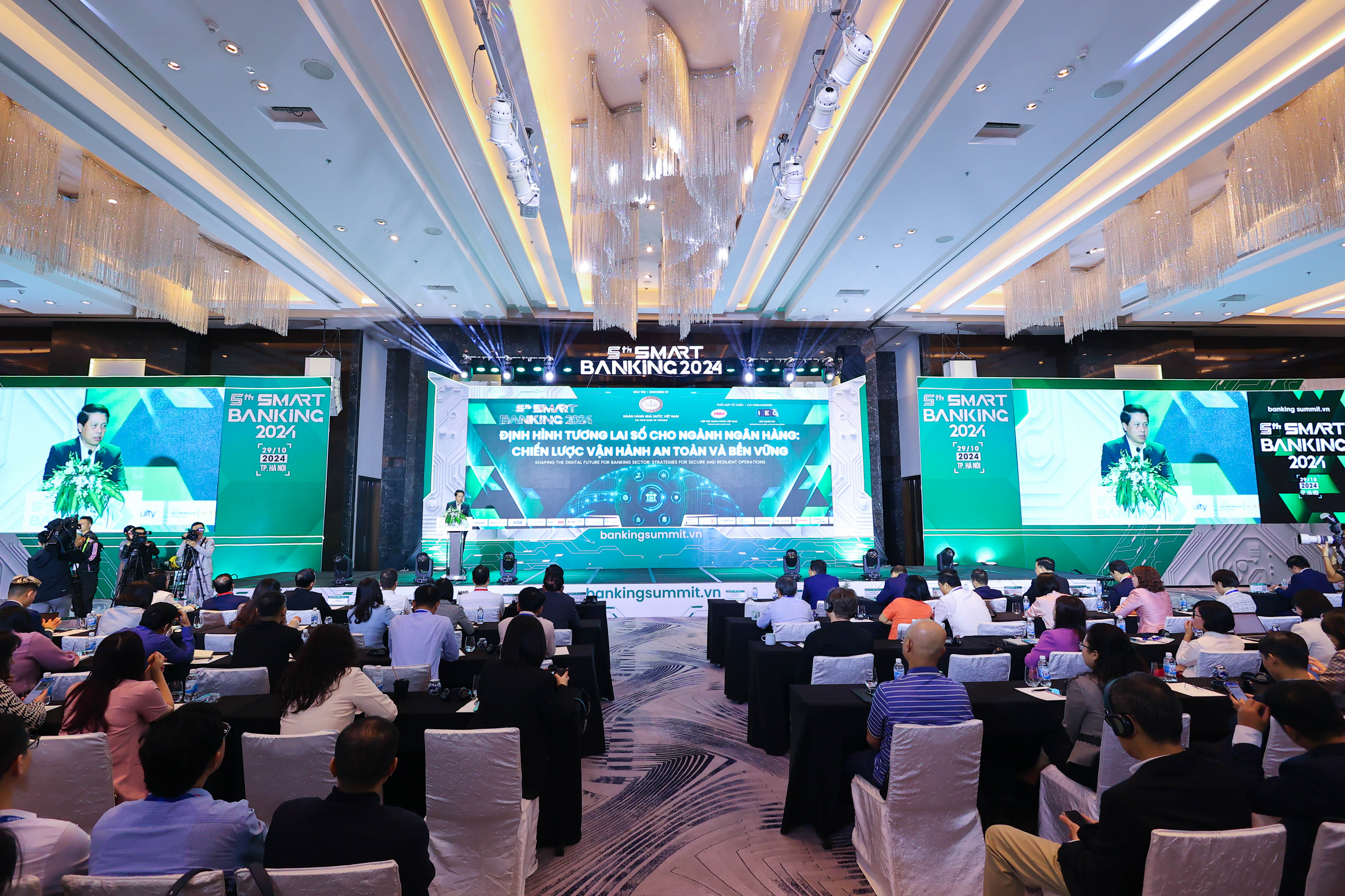 Hội thảo - Triển lãm Smart Banking năm 2024 diễn ra trong bối cảnh bảo mật giao dịch ngân hàng trực tuyến vô cùng quan trọng. 