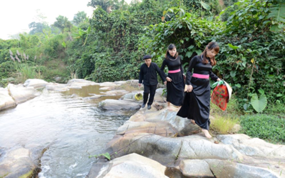 Hồ khuôn Tát là nơi được du khách yêu thích.