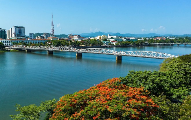 Việc thành lập thành phố Huế trực thuộc trung ương là cơ sở để tổ chức chính quyền đô thị mới, tăng cường hiệu lực, hiệu quả quản lý nhà nước và nâng cao chất lượng đời sống của người dân.